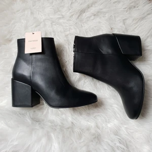  - Supersnygga oanvända boots från pull & bear. Köpta via asos för 410kr. Säljes då jag redan har för många liknande. Pris kan diskuteras vid snabb affär och köparen står för frakten. 