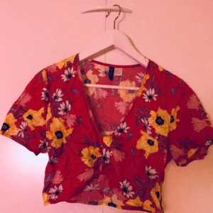  - Sockersöt blommig topp.