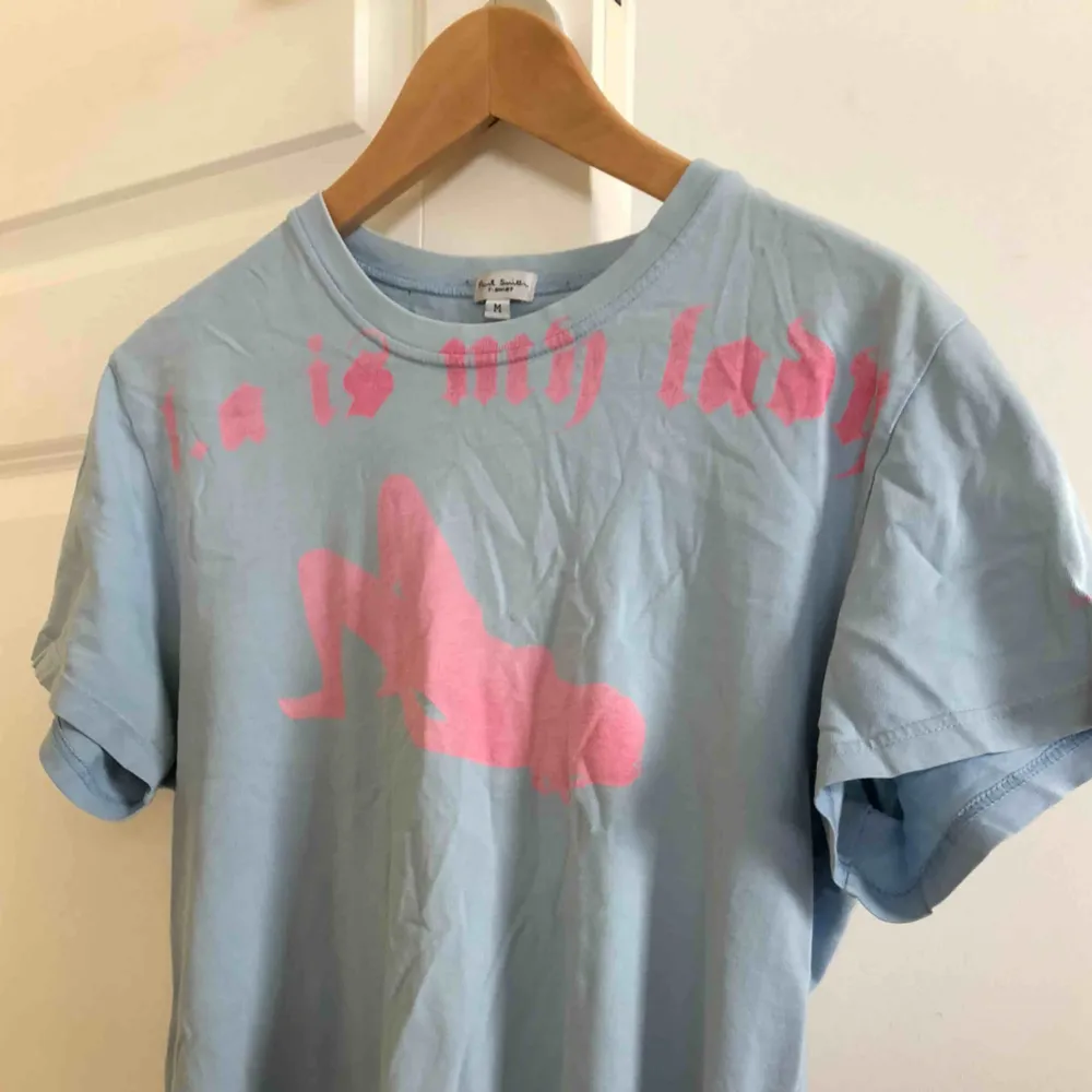 Vintage Paul Smith t-shirt from the 90s. Very good vintage condition. Says size medium on the tag but fits like a small. T-shirts.