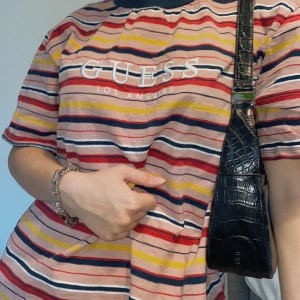 Guess t-shirt - Köpt förra året för 550 men sällan använd, så den är i toppskick✨ Äkta🥱🦋
