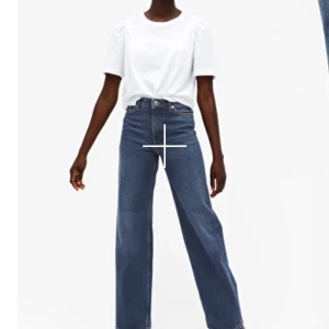 Monki Yoko 28 jeans - Jätte fina monki jeans använda ett par gånger men tyvärr lite för små! 