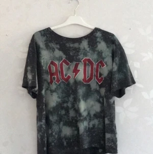 Tie dye, hitta mig på insta! - Heej, jag gör om kläder mm om säljer vidare det på Instagram! Massa kläder kommer att komma upp senare! Checka gärna! @coloursbyconne puss på er!❤️