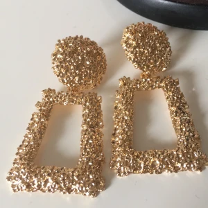 Örhänge  - Oanvända 