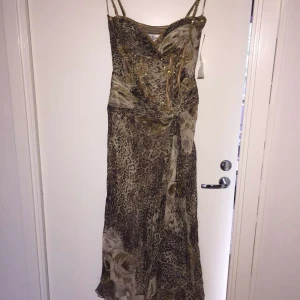 Klänning - Storlek 12 oanvänd pris 300kr