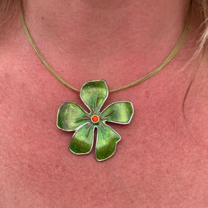 Halsband  - Jättegulligt grönt halsband🥺