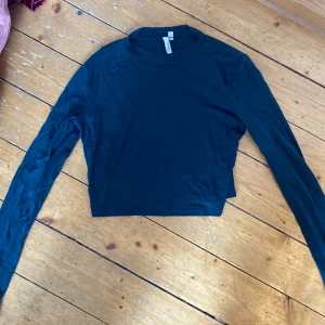 croppad grön polo - bästa tröjan säljes pga för liten 😓😓😓 fett snygg till allt 