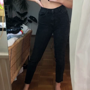 Gina tricot jeans  - Lite urtvättade men fett snygga jeans från Gina Tricot. Inte min stil längre men superfina