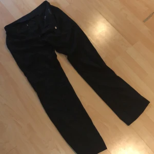 Tiger of Sweden Kostymbyxor - Storlek 46 (inte helt 100 på det) köpt på second hand och lapparna är helt urtvättade men annars superbta skick