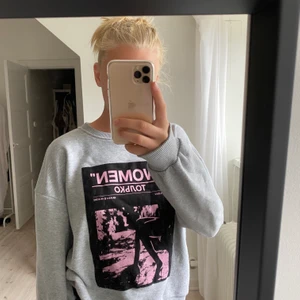 Nakd collage tröja - Collage tröja från Nakd. Använd fåtal gånger, superfint skick!