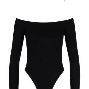 Off shoulder body - Säljer min svarta off shoulder body. Tog fel storlek så den är för liten för mig.