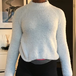 Ginatricot  - Fick den här super fina tröjan men använder den aldrig, super skööön tröja.🤍🤍🤍