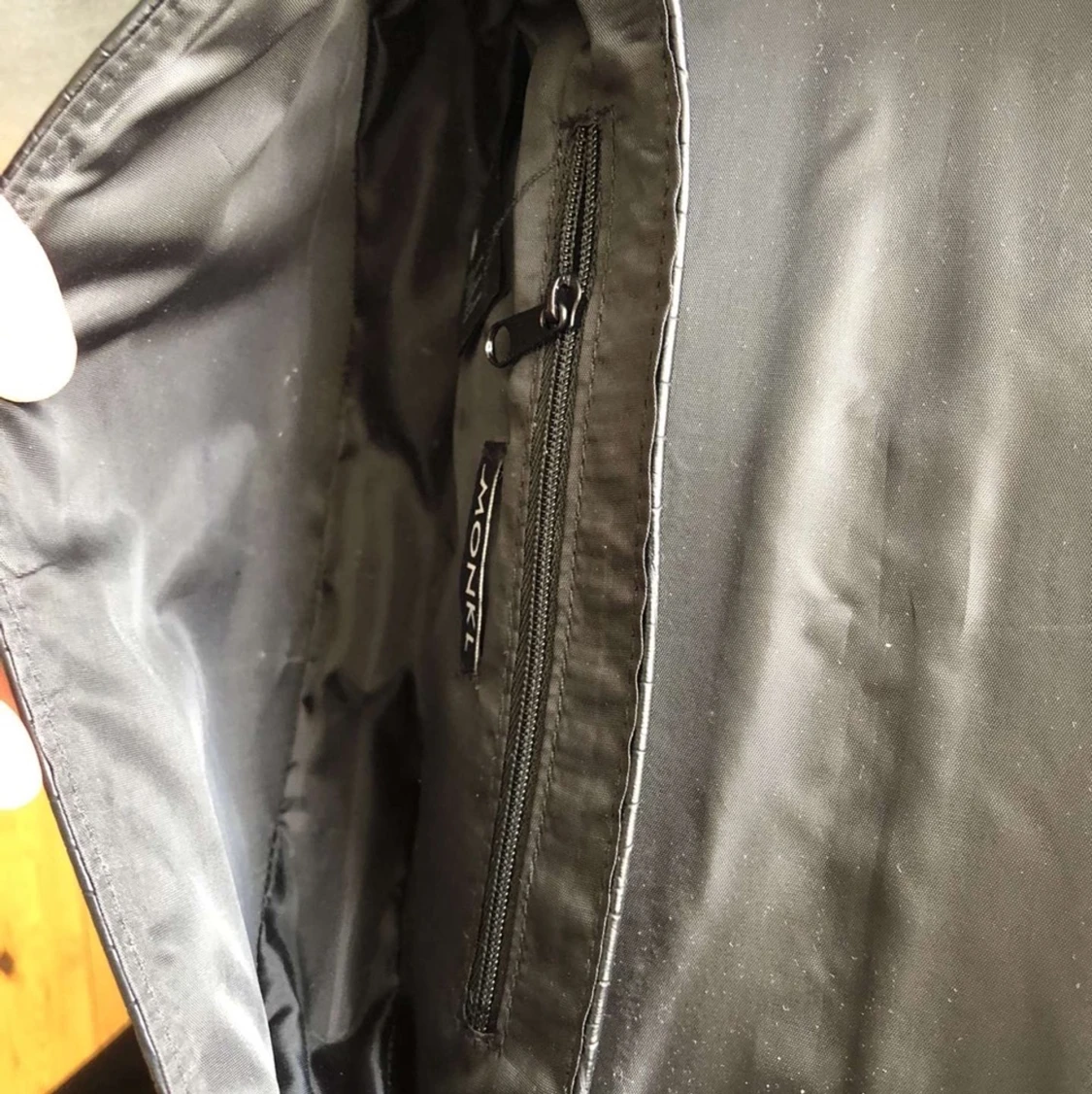 Axelremsväska från monki - 90