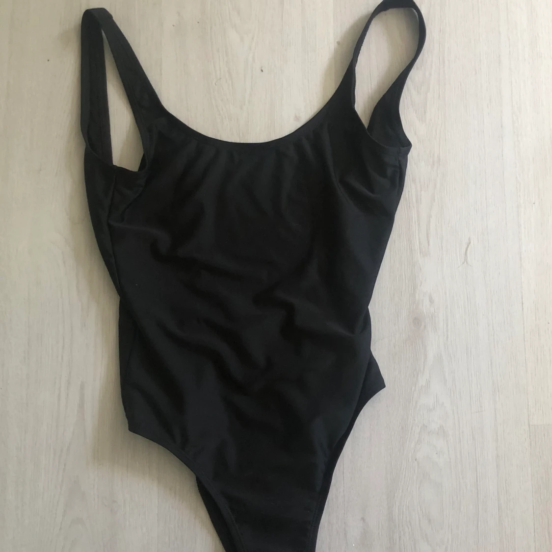 Baddräkt med öppen rygg