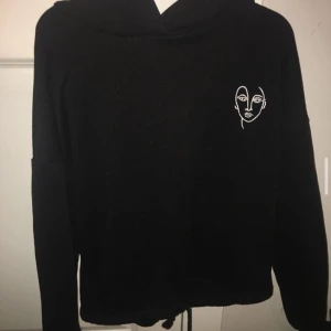 Hoodie  - Säljer min Hoodie från Gina tricot St Xs/S säljer för 100kr+frakt 