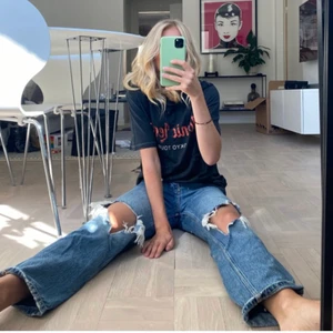 Jeans!!! - Riktigt snygga jeans använda 1 gång!💞 De är i riktigt bra skick! priset kan diskuteras💞