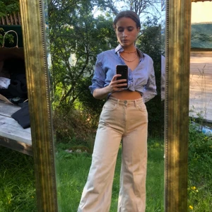 Weekday flares  - Snygga flares som knappt är använda