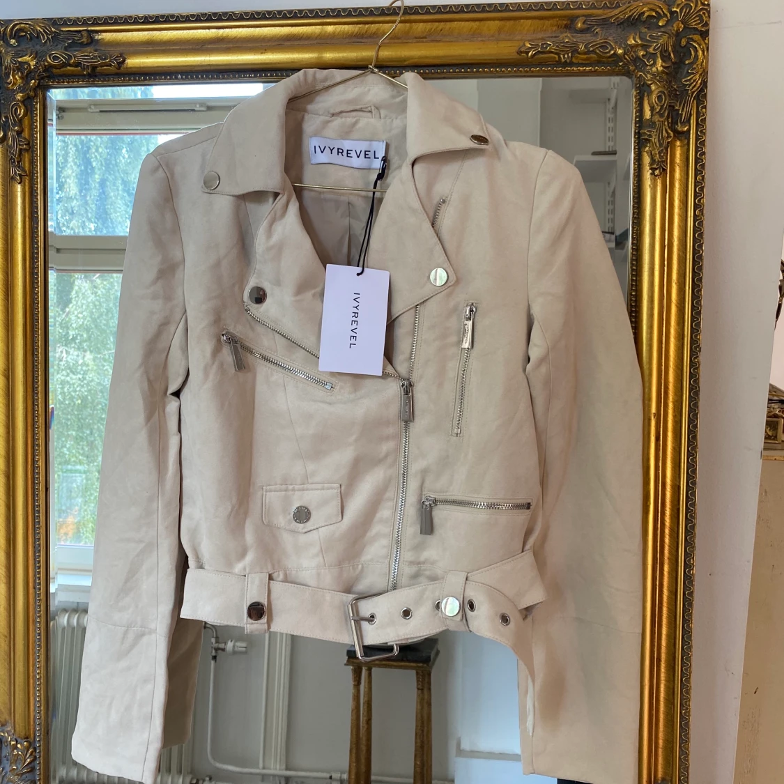 Oanvänd Ivy Revel Jacka