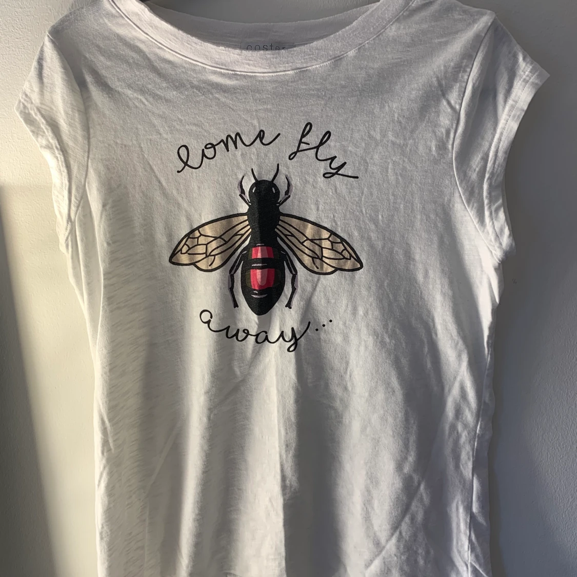 En t-shirt med ett coolt tryck på