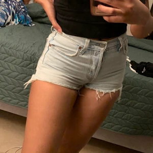 Levis 501 shorts storlek 25 - Levis 501 shorts säljs i storlek 25. Kan frakta och mötas upp i Stockholm. 