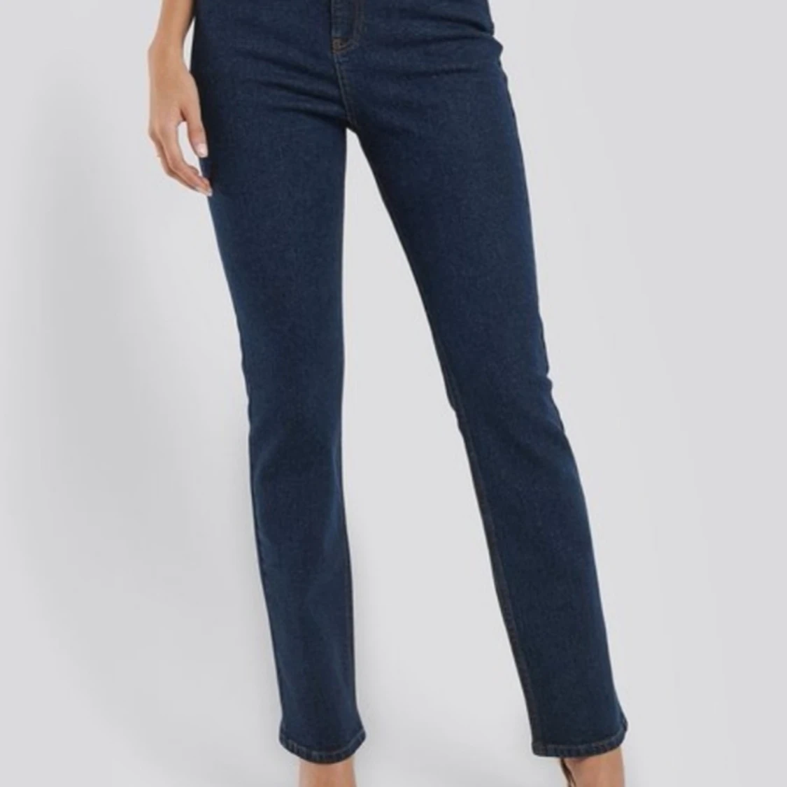 Blå jeans med slits, storlek 34 - 91