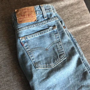 Levis jeans 505 - W/31 L/34 Jättefin tvätt, köpte här på plick men de passade tyvärr inte mig :( 
