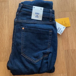 HM Skinny high waist jeans - Kom med bud! Ej använda. Bjuder på frakten. 