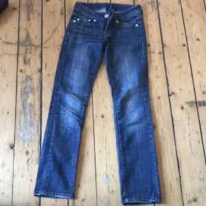 Victoria Beckham jeans - Passar någon runt 155-160 med 24 i waist!