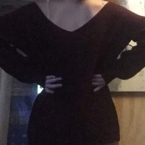 Cute oversized jumper from H&M, only worn once, in perfect condition. Fits all sizes from S-L