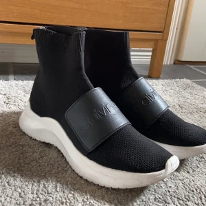 Calvin Klein skor - Impuls köp, tyvärr inte kommit till användning (helt oanvända) köpta på Zalando för 1 månad sen. Storlek 38