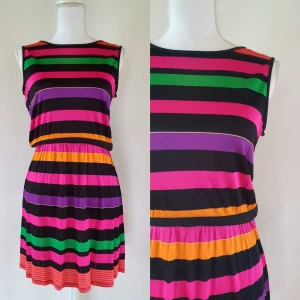 Klänning  - Klänning i storlek s, strech i midjan och knäpp baktill. Fri frakt 