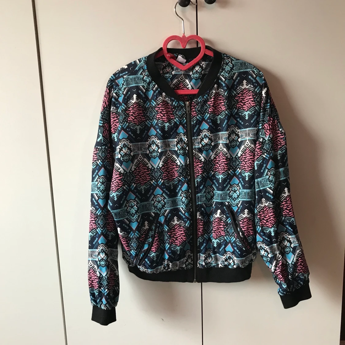 Bomberjacka mönstrad jacka