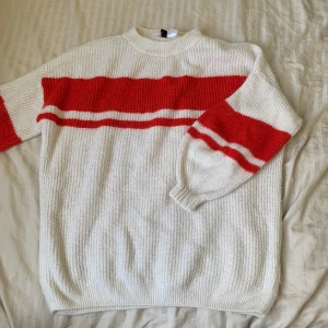 TJOCKTRÖJA FRÅN H&M - Använd tjocktröja från H&M, kommer ej till använding längre. Frakt ingår ej ❤️ 