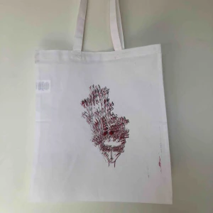  - Denna är en av alla mina handgjorda tryck på tygväskor, kolla på min sida- finns mycket mer. Alla unika och handgjorda. Möts upp i Stockholm, annars tillkommer frakt 📦 