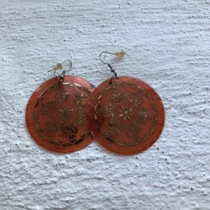  - Superfina örhängen.  Betalning via swish. Kan mötas upp i trelleborg, malmö eller lund alternativt fraktas vilket köparen står för. 