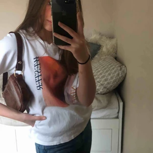  - Snygg t-shirt från Carin Wester som tyvärr inte kommer till användning, ostyrkt på bilden. Kan mötas upp i Stockholm eller frakta