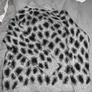  - Stickat tröja från Sonny. Köpte den i vintras men inte använts mer än 1 gång. Inte min stil Meet up sthlm