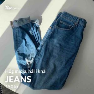  - Säljer ett par Jeans från Gina Tricot! Perfect jeans i storlek 40. Hög midja, lite stretch och tillgjorda hål i knäna! Säljer då jag aldrig använder dem (använda kanske 2 gånger) och de behöver ett nytt hem  Borås/Göteborg. Kan skickas mot fraktkostnad.