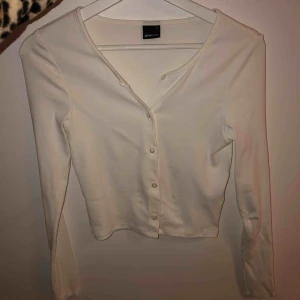  - Söt topp ifrån Gina, använd 1 gång så i nytt skick! 