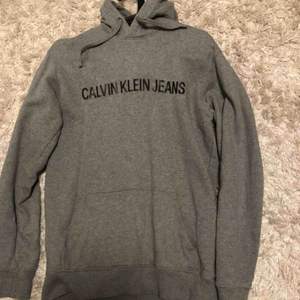 Calvin Klein hoodie Storlek medium Skick 8/10 inga flaws men allmänt använd