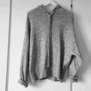  - Mysig stickad tröja från H&M, inte mycket använd. Strl S. Frakt tillkommer