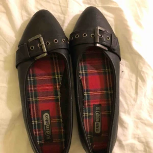 Ballerina skor - Fina coola ballerinaskor från Din sko!💓 sparsamt använda 🧚🏼 frakten kostar 66 kronor