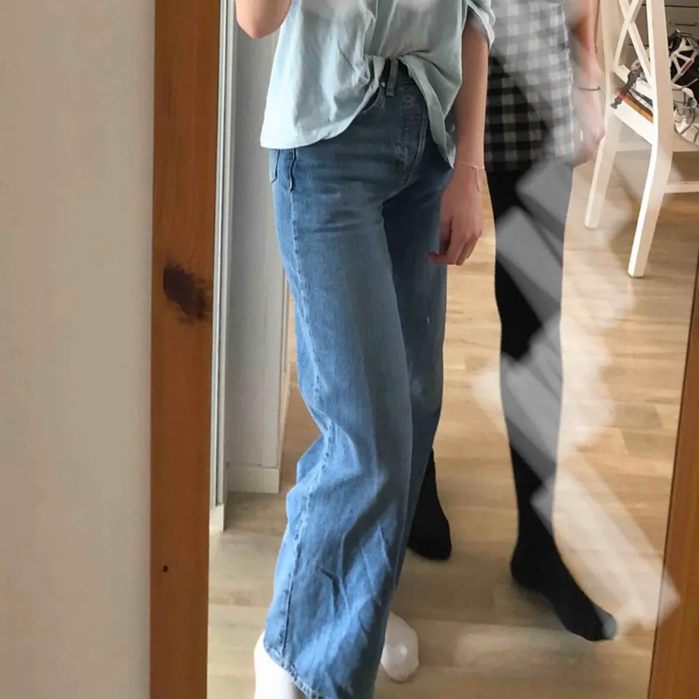 Vida Jeans från Gina tricot! För referens har jag vanligtvis ca 25/30 i byxor.. Jeans & Byxor.