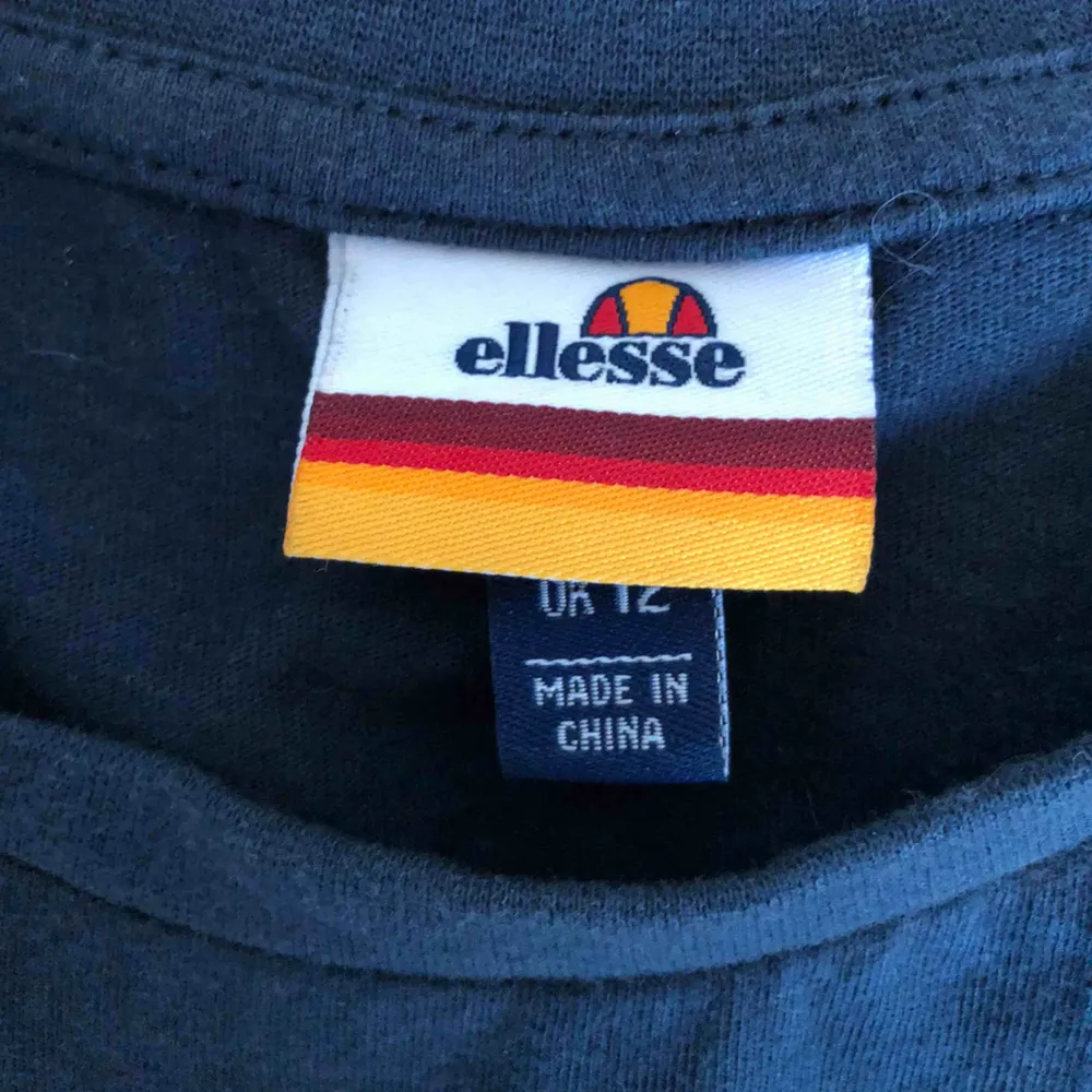 Ellesse tröja i storlek medium. Fint skick:) Köparen står för frakt.. T-shirts.