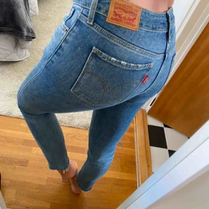  - Jeans från Levi’s, bra skick sparsamt använda 