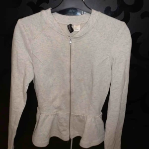  - Topp som sitter tight på kroppen! 🌼 