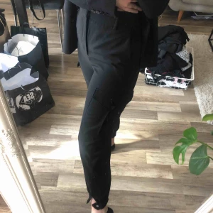  - Supersnygga byxor, perfekt skick! Använda ett fåtal gånger 🌹 50 kr frakt