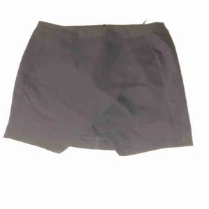  - Kort svart kjol jättesöt på. Vero Moda. Aldrig använd. 