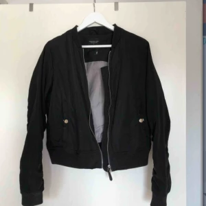  - Bomberjacka från Lager 157, fint skick. Hämtas i Trollhättan 