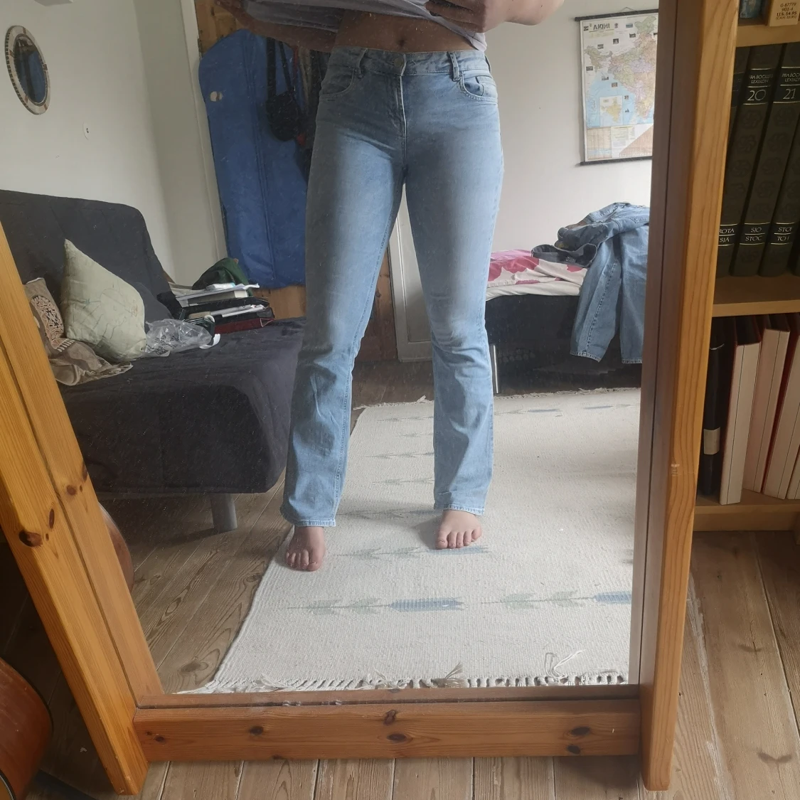 Ljusblå bootcut-jeans 