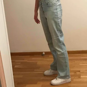  - Snygga och trendiga jeans! Passar till allt🥰
